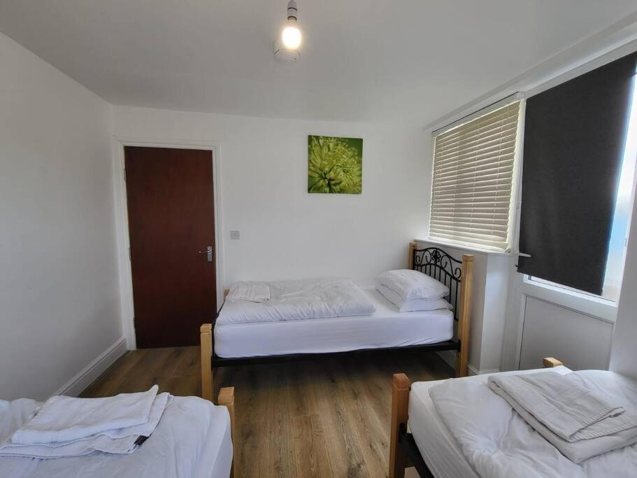Serene 1 Bedroom, 3 Single Beds Appartamento